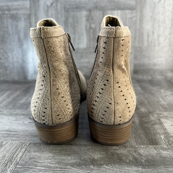 Kensie Gage Booties Womens 10 Tan Suede Leather Perforated Ankle Boots NEW - Picture 6 of 9